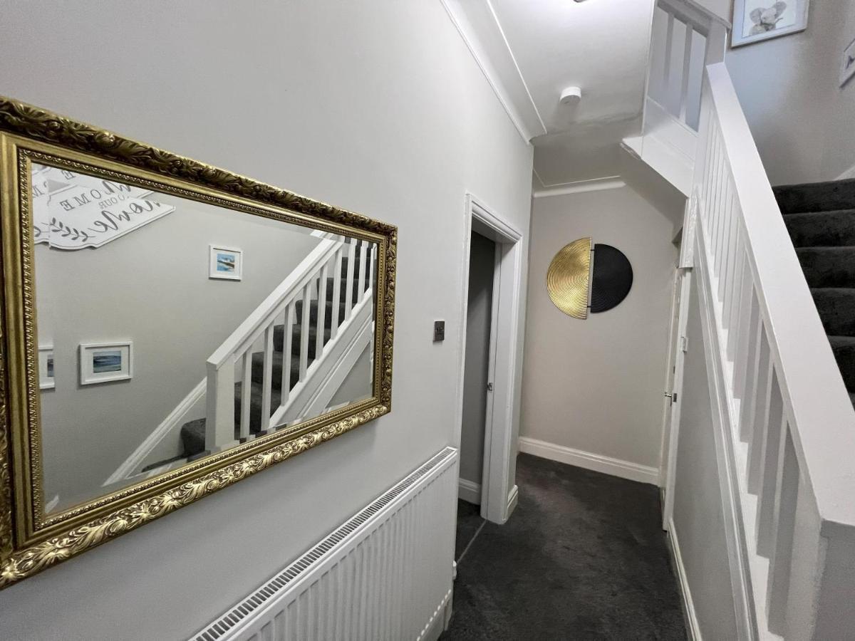 Kim Family Holiday Get-Away 4 Bedrooms 2 Baths Блэкпул Экстерьер фото